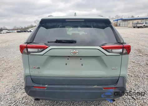 2021 Toyota Rav4 Xle z USA, uszkodzony, nr VIN 2T3W1RFVXMW149046